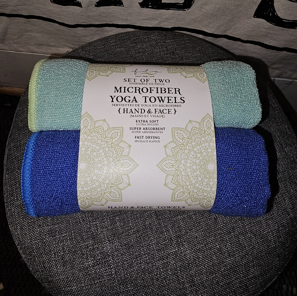 New Yoga Lot: GAIAM Yoga Essentials Set With Block, Strap, Towels, Dice, & Cards - Picture 6 of 9